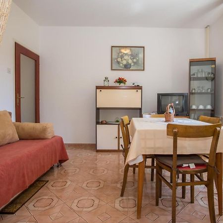 Garden View Apartment In Porec For 2 - 4 Persons Luaran gambar