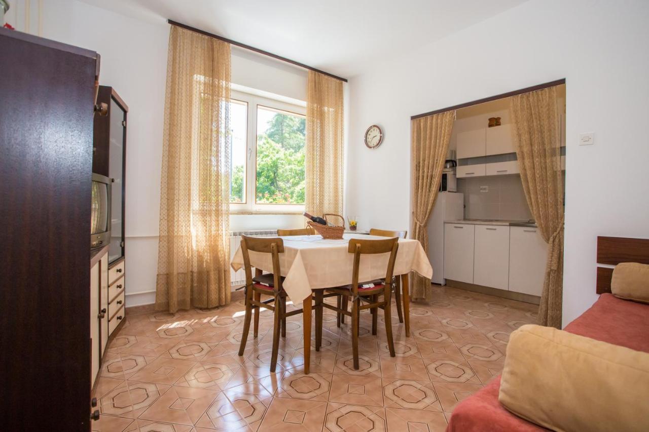 Garden View Apartment In Porec For 2 - 4 Persons Luaran gambar